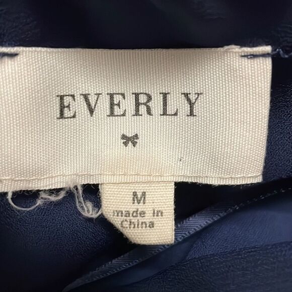 Everly ~ Navy Floral ~ Halter Jumpsuit ~ size Medium ~ dropped inseam - Picture 7 of 14